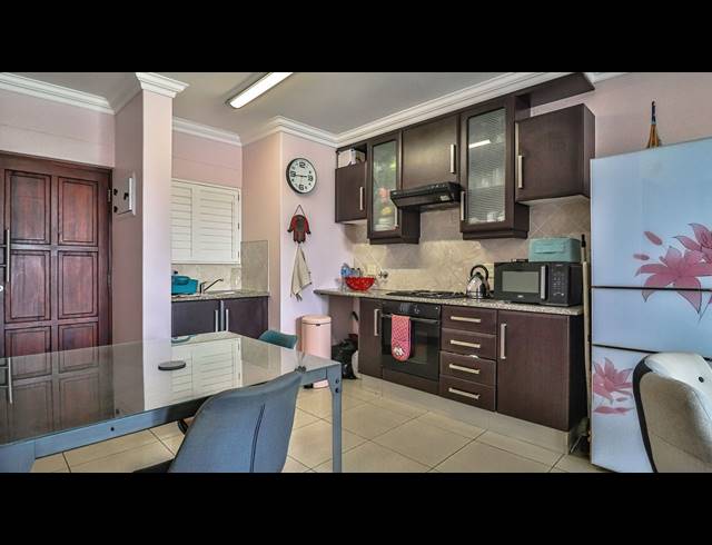 2 BEDROOM APARTMENT FOR SALE IN UMHLANGA RIDGE